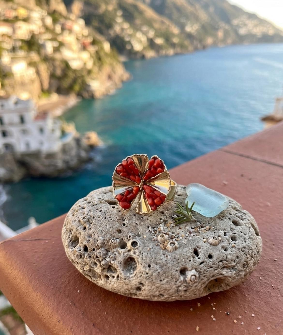 Anello Scultoreo "Mosaico di Corallo" – Fascia Regolabile