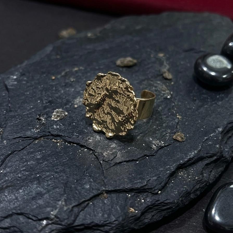 Anello Scudo "Magma d'Oro" – Edizione d'Autore